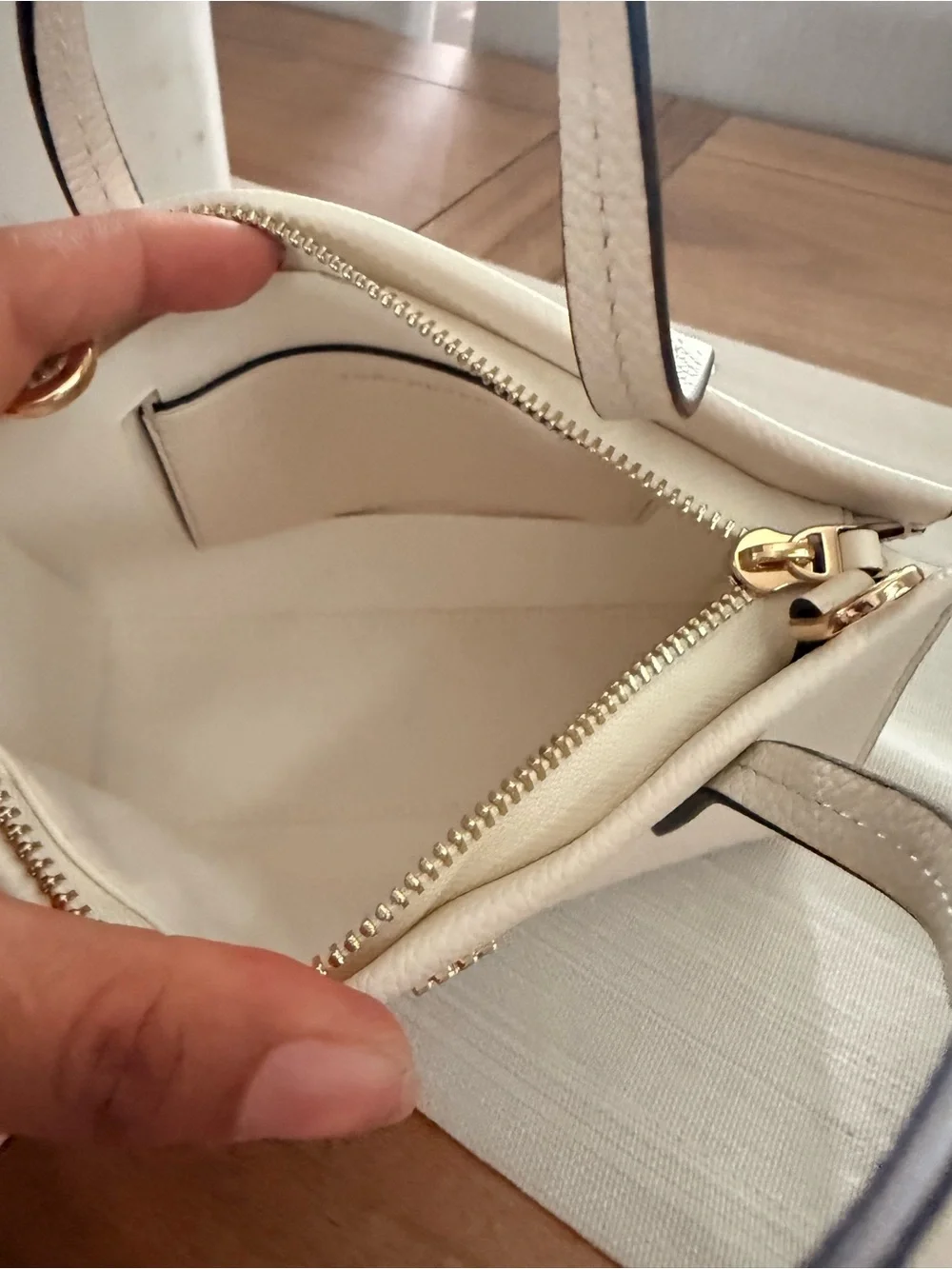 New tory burch Blake mini leather tote with thick strap in new ivory color